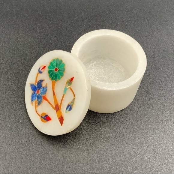 White Marble Round Trinket Box w/ Floral Inlay - Picture 3 of 5